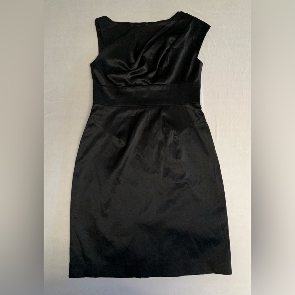 Black Halo • Black Jackie O Asymmetrical Drape Sheath Dress • Size 10 - Picture 6 of 10